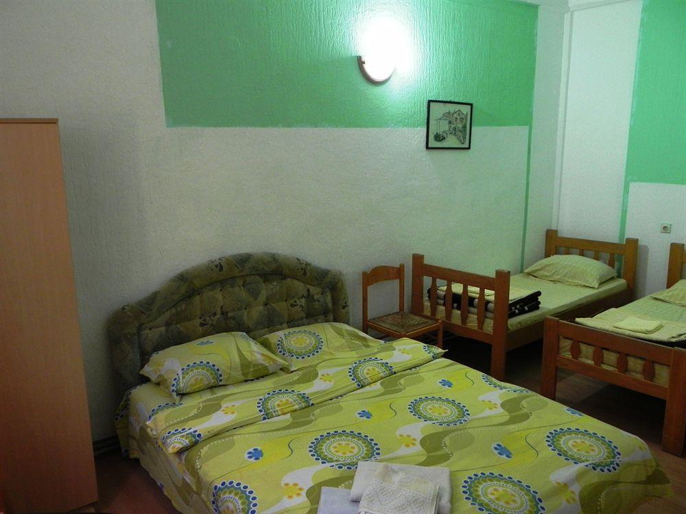 Hostel Izvor Podgorica Buitenkant foto